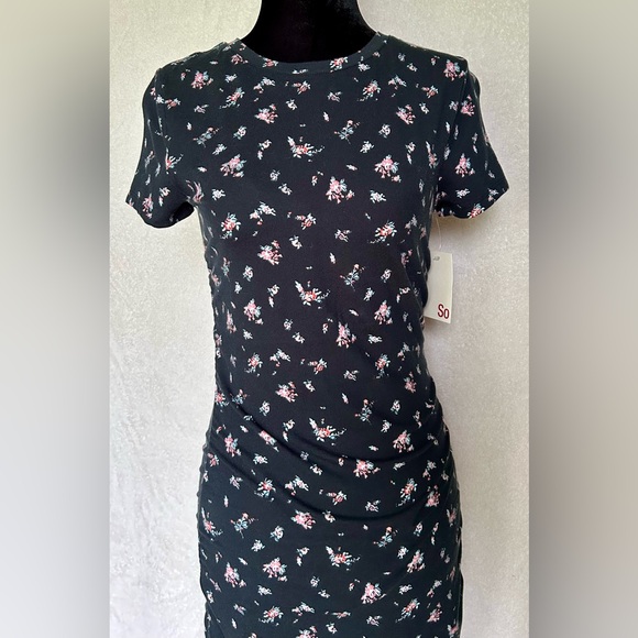 Women’s Ruched Bodycon Tee Dress - Picture 3 of 6